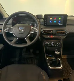 Car image 4