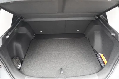 Car image 34