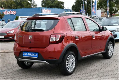 Car image 10