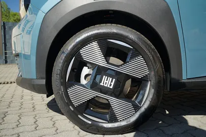 Car image 30