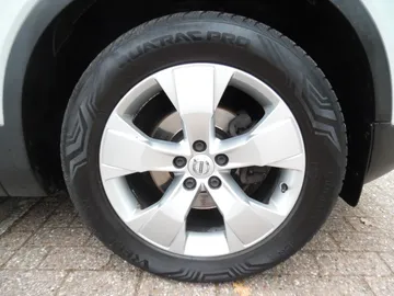 Car image 27