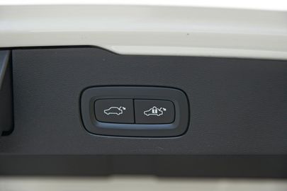 Car image 32