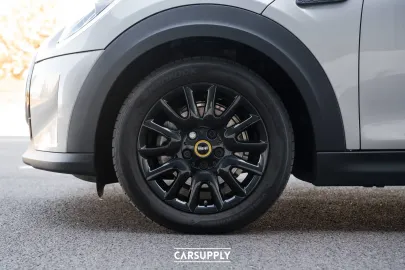 Car image 27