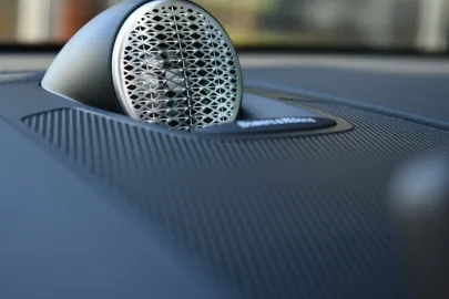 Car image 40