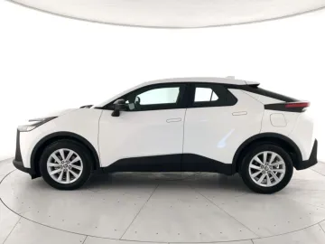 Car image 3