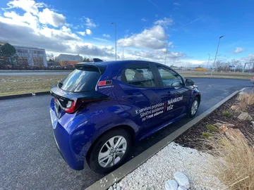 Car image 4