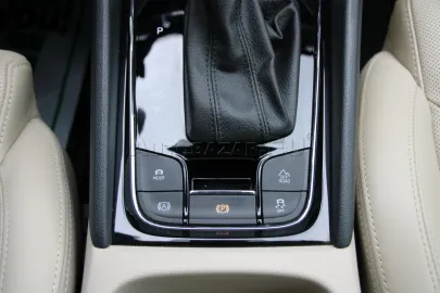 Car image 37