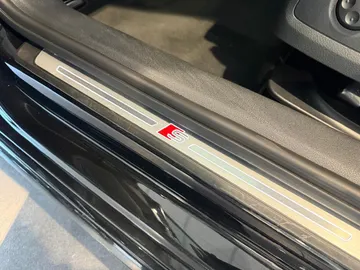 Car image 37