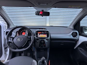 Car image 12