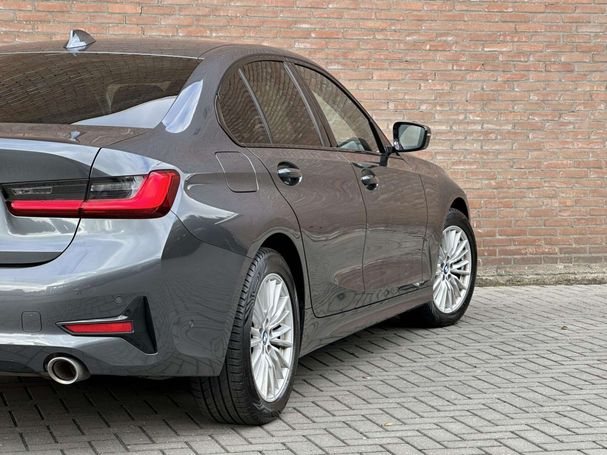 BMW 320i 135 kW image number 4