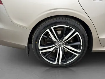 Car image 38