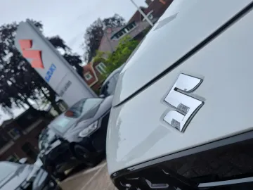 Car image 36