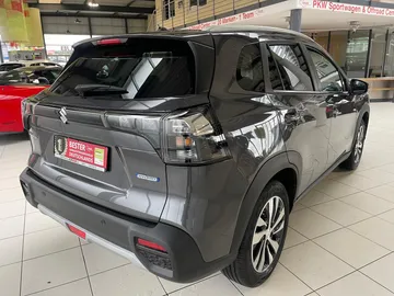 Car image 4