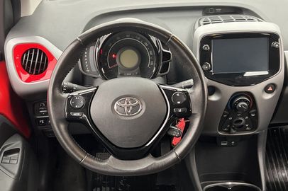 Car image 13