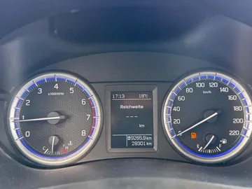 Car image 30