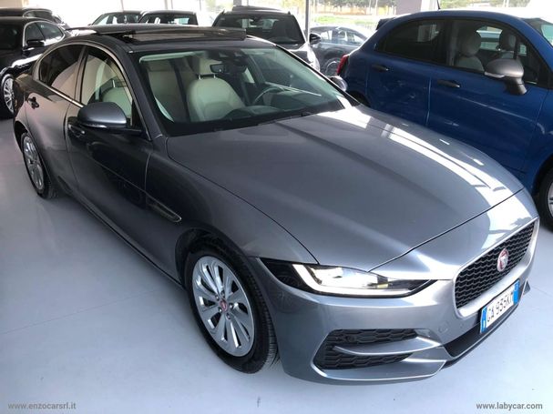 Jaguar XE 132 kW image number 23