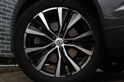 Car image 30