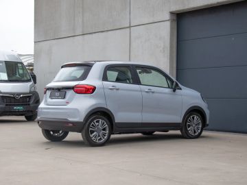 Car image 4