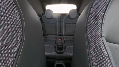 Car image 26