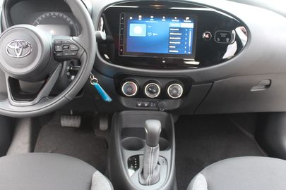 Car image 16