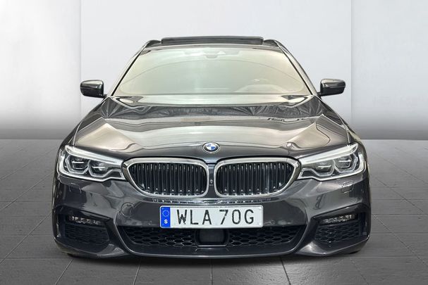 BMW 540i Touring xDrive 250 kW image number 3