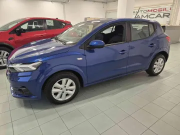 Car image 4