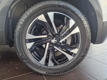 Car image 24