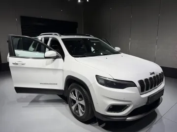 Car image 30