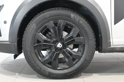Car image 30