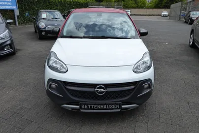 Car image 4