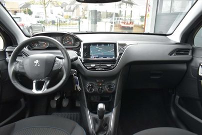 Car image 18