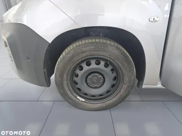 Car image 28