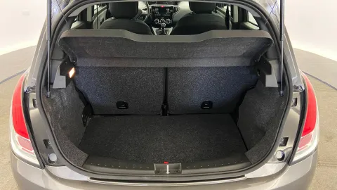 Car image 27