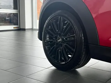 Car image 29