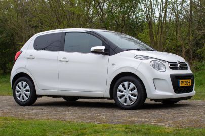 Car image 3