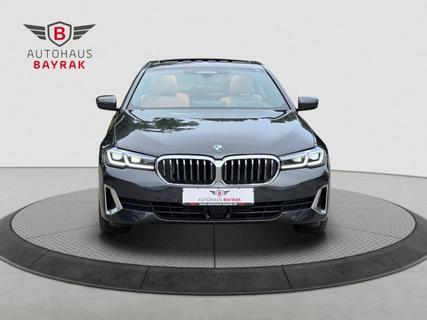 BMW 520d Luxury Line 140 kW image number 3