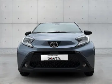 Car image 3