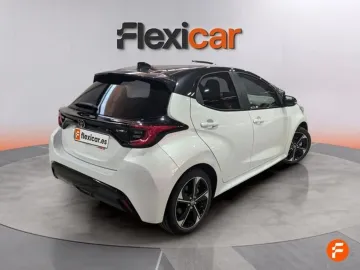 Car image 4