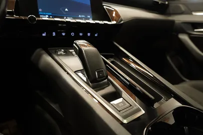 Car image 40
