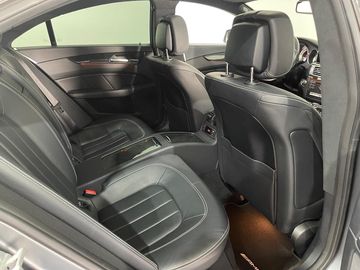 Car image 30