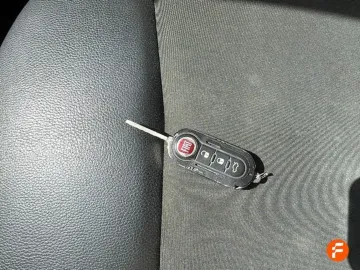 Car image 30