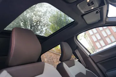 Car image 37