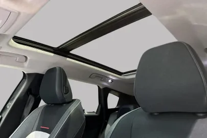 Car image 25