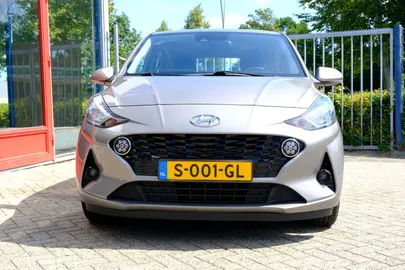Car image 3