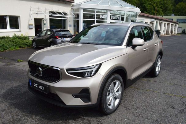 Volvo XC40 B3 Core DKG 120 kW image number 1