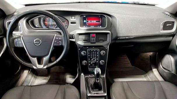 Volvo V40 Cross Country D3 Momentum 110 kW image number 3