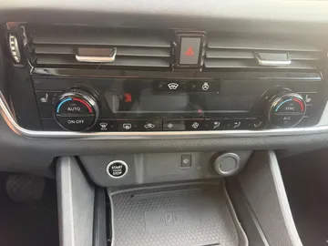 Car image 34