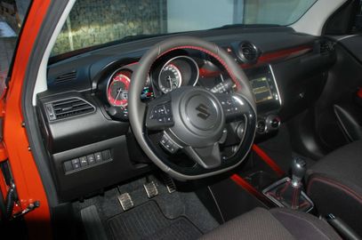 Car image 14