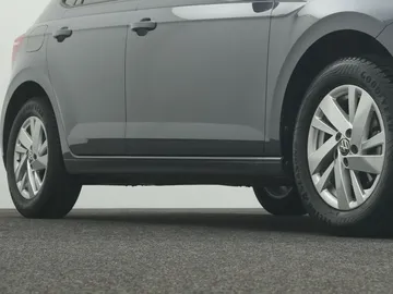 Car image 33