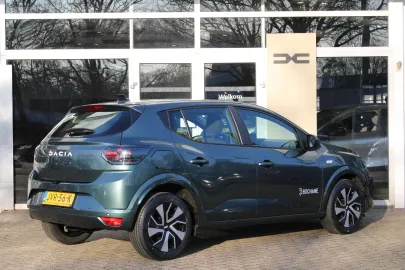 Car image 3